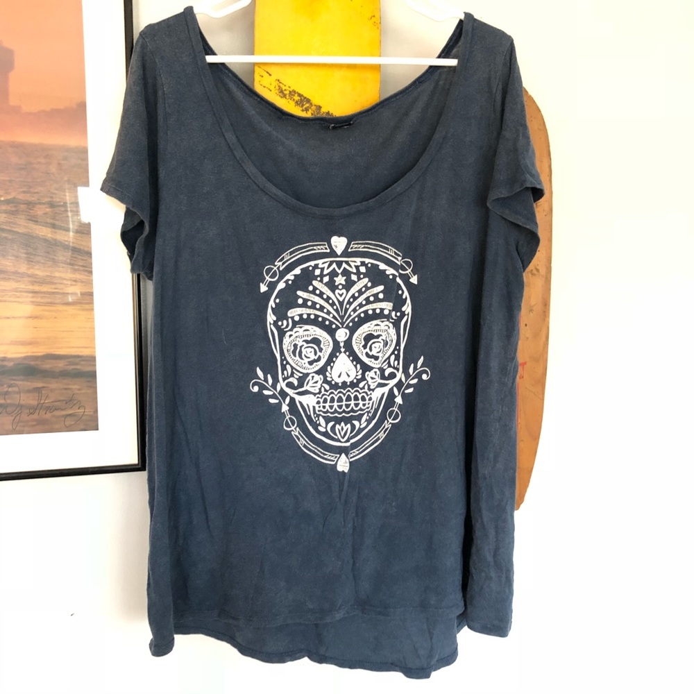 Short-sleeve Scoop Neck Skull Tee